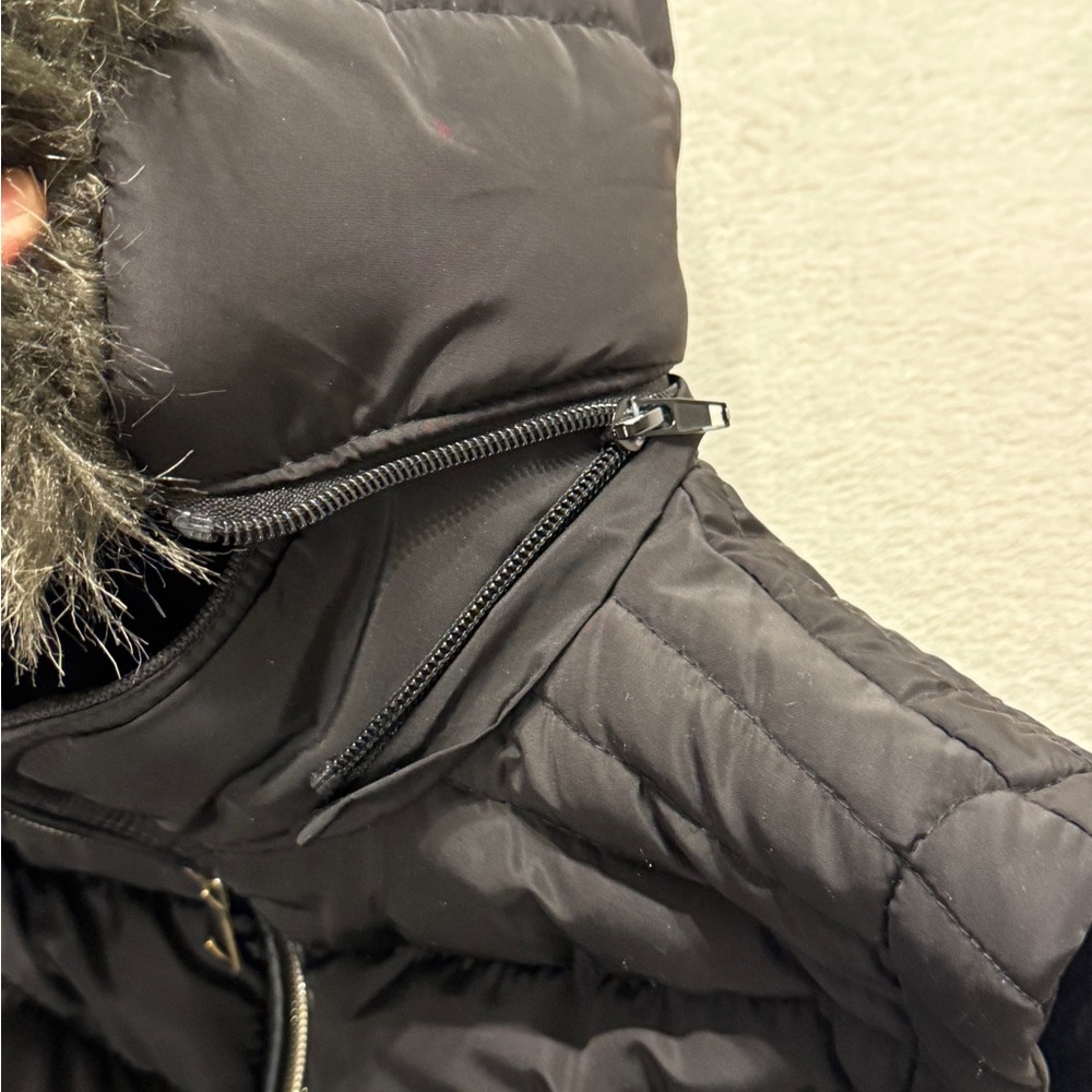 YMI Women’s Black Quilted Puffer Vest w/ Faux Fur Hood Cozy Winter Layer-Size M - Picture 9 of 15